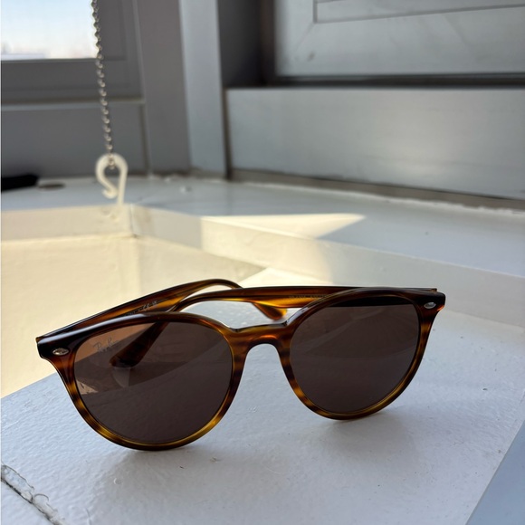Ray-Ban Tortoise Shell Sunglasses - Picture 2 of 6